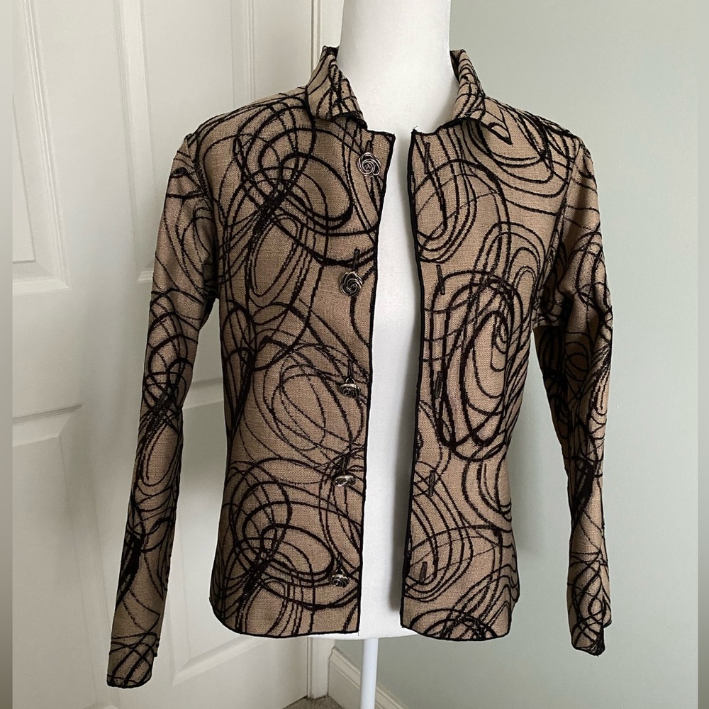 Outstanding And Versatile, This Completely Revers… - image 3